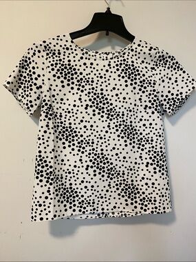 Polka dot top, polyester, short sleeves, 4 button back